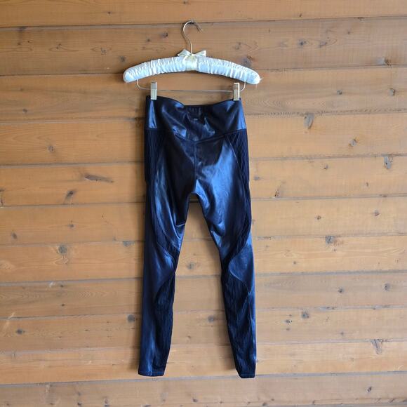 Fabletics Motion365+ Contour High Waisted Legging NWT XS Black Shine Ribbed - Picture 3 of 5